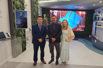 Marlan Ferreira visita sede da Samsung em SP em busca de inovação tecnológica para a educação de Limoeiro de Anadia