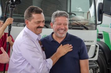  Ao lado de Arthur Lira e Fernando Pereira, prefeito Marlan realiza entregas em Limoeiro de Anadia
