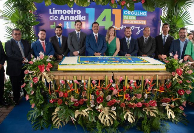Marlan Ferreira celebra os 141 anos de emancipação política entregando obras à população limoeirense