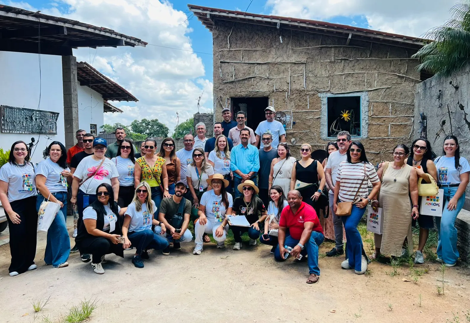 Limoeiro de Anadia promove city tour e apresenta potenciais turísticos do município para secretários da região Agreste